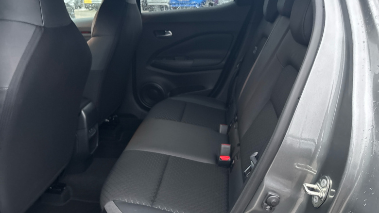 Nissan Juke 1.0 DiG-T N-Connecta 5dr DCT Petrol Hatchback